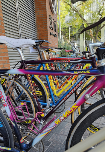 歩道の上に置かれた自転車

AI 生成コンテンツは誤りを含む可能性があります。