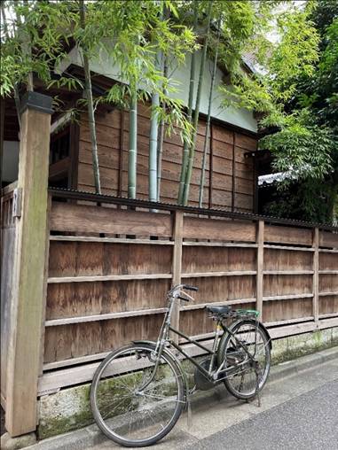 屋外, フェンス, ベンチ, 木製 が含まれている画像

AI 生成コンテンツは誤りを含む可能性があります。